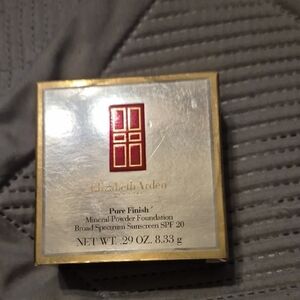 NEW Elizabeth Arden Mineral Powder Foundation with Sunscreen